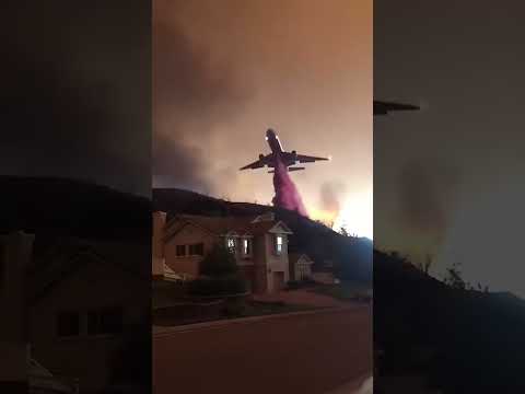 DC-10 pilot drops 9000 gallons of fire retardant on wildfire