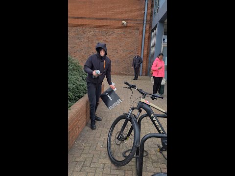 Bike theft in broad daylight