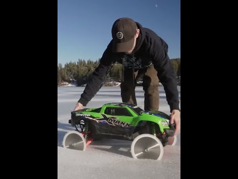 This RC car with razor blade wheels can cut through ice 😳